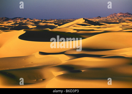 Le Niger, Agadez. Dunes de sable du désert du Sahara dans Temet Banque D'Images