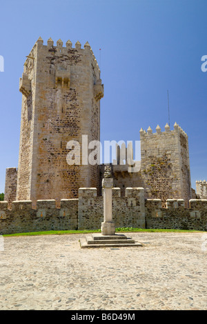 Le Portugal, le quartier de Baixa, près de Covilha, Sabugal, l'un des Templiers châteaux médiévaux. Banque D'Images