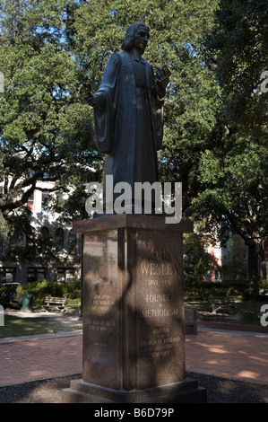 Statue de John Wesley (le fondateur du méthodisme) qui vivaient dans la savane à partir de 1736-7, Reynolds Square, Savannah, Georgia, USA Banque D'Images