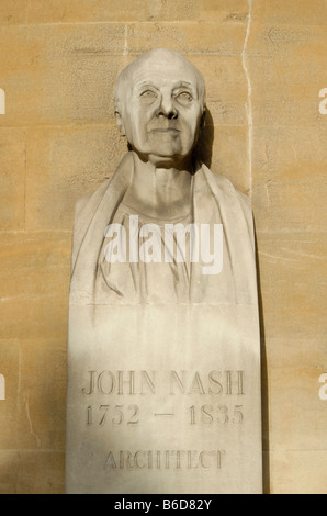 Buste de l'architecte John Nash (1752-1835) sous le porche de son église toutes les âmes Langham Place, Londres, Angleterre Banque D'Images