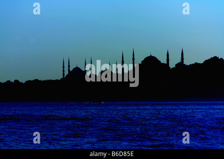 Vue d'Istanbul (Bosphore Bosphore). Arrière-plan, la basilique Sainte-Sophie et la Mosquée Bleue, Istanbul, Turquie, 2008 Banque D'Images