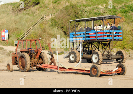 Le tracteur de la mer transport de passagers à l'île de Burgh de Bigbury on Sea south devon England UK Banque D'Images