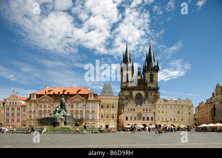 L'église de Tyn Old Town Square Staromestske namesti PRAGUE PRAHA RÉPUBLIQUE TCHÈQUE Banque D'Images