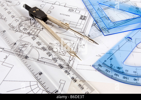 Un ensemble aléatoire d'instruments de dessin organisés sur les plans technique Banque D'Images