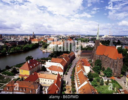 Vue sur le fleuve Oder et la ville de Wroclaw, Pologne de Cathedral spire Banque D'Images