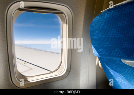 Vue sur la fenêtre de l'avion et le siège Banque D'Images