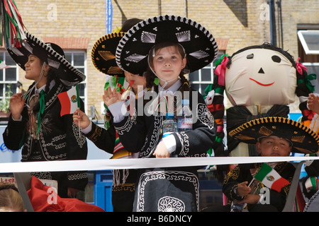 Un flotteur dans un sud-américain street parade à Londres, Angleterre Banque D'Images