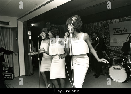 MARTHA REEVES ET LES VANDELLAS artistes Motown à EMI House à Londres le 24 mars 1965. Photo Tony Gale Banque D'Images