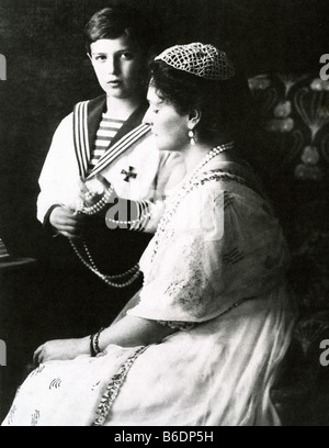 ALEXANDRA FEODOROVNA et son fils le tsarévitch Alexis Banque D'Images