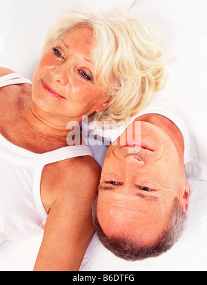 Happy senior couple relaxing together. Banque D'Images