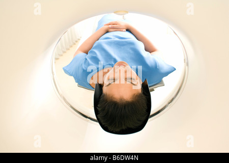 Un scanner. Patient en cours d'un scanner. Banque D'Images