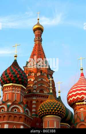 En forme de dômes oignon colorés la Cathédrale St Basile, Moscou, Russie Banque D'Images