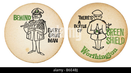 Worthington grands derrière chaque grand homme thres une bouteille de Green Shield beermat coaster boissons bière Verres de repos public house Banque D'Images