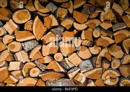 Grumes empilées EN BOIS STORE UK RURAL Banque D'Images