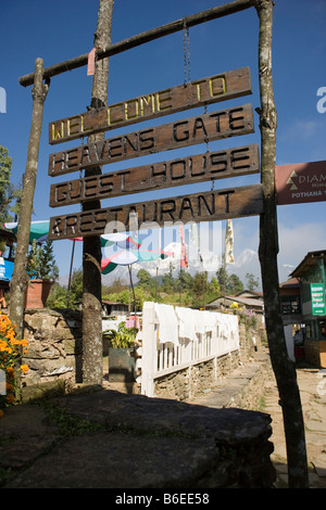 Heavens Gate Guest house et restaurant à Pothana village dans la région de l'Annapurna de l'Himalaya, Népal Banque D'Images