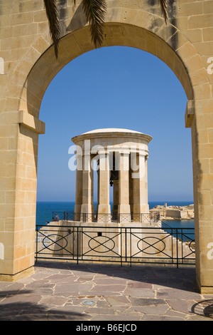 Bell siège monument, World War II Memorial, Barracca Gardens, La Valette, Malte Banque D'Images