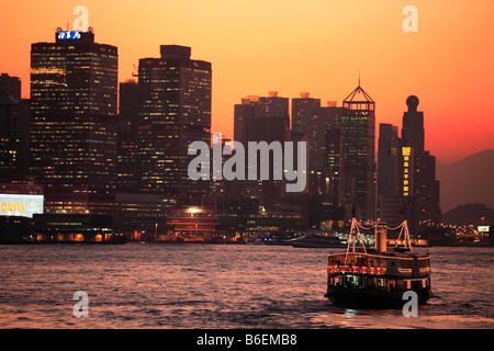 Chine Hong Kong district Sheung Wan port skyline at Dusk Banque D'Images