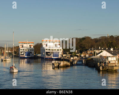 Le nouveau Wightlink ferries Wight "Light" et "Wight Sky' attendre l'entrée en service. Banque D'Images