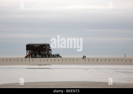 Construction surélevée sur la plage de St Peter-Ording, Frise du Nord, Schleswig-Holstein, Allemagne, Europe Banque D'Images