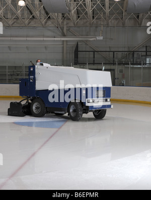 Nettoyage sur glace Zamboni une patinoire de hockey dans la région de Maryland USA Banque D'Images