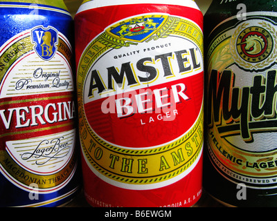 Boissons grecs. Les canettes de bière Amstel Mythos et Vergina Banque D'Images