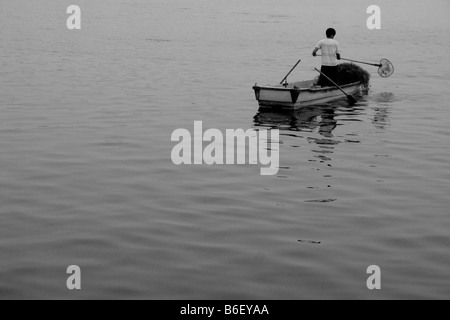 Collecteur de mauvaises herbes de mer dans le lac du Palais d'été 2008 de Beijing Chine Banque D'Images