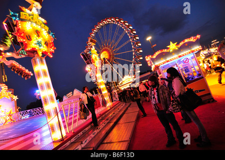 Grande roue dans la lumière du soir, l'Oktoberfest, Munich, Bavaria, Germany, Europe Banque D'Images