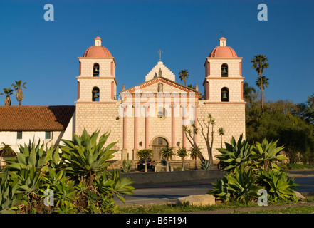 Mission Santa Barbara, avant de l'église Santa Barbara, Californie, USA Banque D'Images