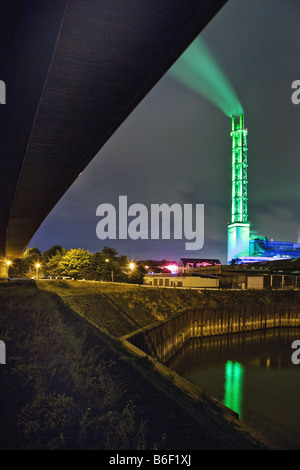 Sous un pont de l'autoroute, près du port de Duisburg, Allemagne, Rhénanie du Nord-Westphalie, région de la Ruhr, Duisburg Banque D'Images