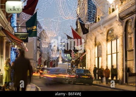 Boutiques de Bond Street à l'époque de Noël London United Kingdom Banque D'Images