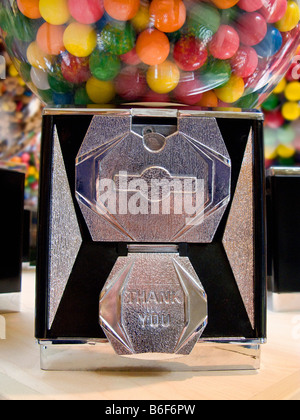 Plusieurs gum ball machines dans shopping mall Seattle WA USA Banque D'Images