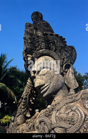 La figure allongée à la Sala Kaew Ku Buddhist-Hindu Sculpture Park, Nong Khai, Thailand Banque D'Images