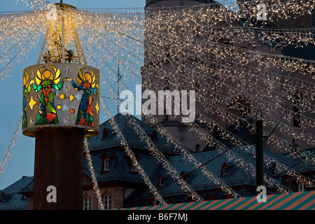 Motif d'un marché de Noël dans une ville allemande. Banque D'Images