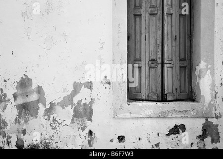 Fenêtre de la grèce ancienne en noir et blanc Banque D'Images