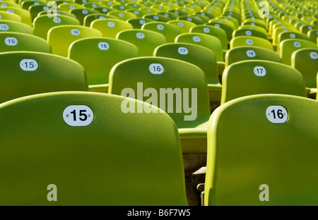 Rangées de sièges dans le stade olympique de Munich, Bavaria, Germany, Europe Banque D'Images