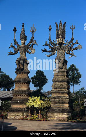 Multi-Armed Shiva et Ganesh Multi-Headed Buddhist-Hindu Sculptures au Sala Kaew Ku Sculpture Park, Nong Khai, Thailand Banque D'Images