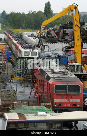 Avis de ferraille, chantier de recyclage, 9 E-locomotives, de grande valeur, l'utilisation de métal Banque D'Images