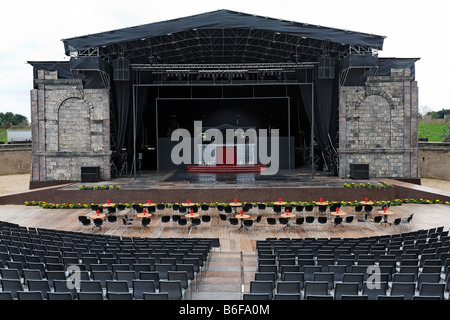 Scène en plein air dans la région de Xanten Arena festival d'été, dans un amphithéâtre romain, scène vide, parc archéologique de Xanten, Bas-rhin re Banque D'Images