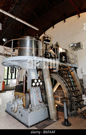 Salle des machines avec une pompe à partir de 1911, dans l'Historisches Wasserwerk Bockum ou Bockum Waterworks historique, Duesseldorf, Rhi Nord Banque D'Images