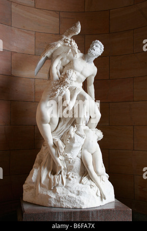 Sculpture par l'entrée de l'ancienne galerie nationale sur l'île aux musées, Berlin, Germany, Europe Banque D'Images
