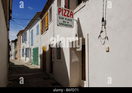 Alley à Saintes Maries de la mer, la Camargue, La Provence, France, Europe Banque D'Images