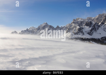 Tempête de vent sur l'Alpe Nemes Alpes, la haute vallée Puster ou Haute vallée Puster ou Alto Pusteria, Bolzano-Bozen, Italie, Europe Banque D'Images