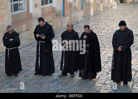 Israël Jérusalem Vieille Ville Via Dolorosa Fransciscan prcession hebdomadaire Première station Banque D'Images