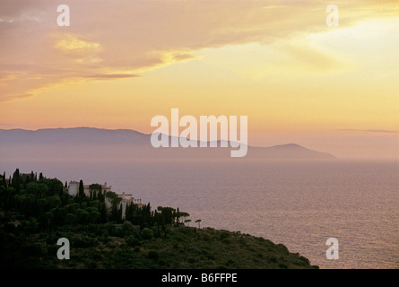 Complexe de l'hôtel, Punta Cala Grande, Isola del Giglio à l'arrière, Monte Argentario, province de Grosseto, Toscane, Italie, Europe Banque D'Images