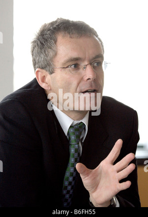 Bernd Scheifele, directeur de HeidelbergCement AG, au cours de la conférence de presse sur les états financiers le 17 Banque D'Images