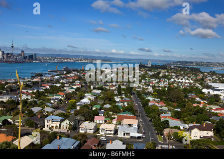 Vue aérienne depuis le sommet du Mont Victoria de Devonport et le port de Waitemata, Auckland, Nouvelle-Zélande Banque D'Images