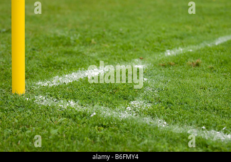 Poteau de coin sur un terrain de football dans la ligue locale, Bavaria, Germany, Europe Banque D'Images