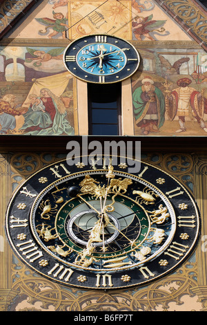 Horloge astronomique sur l'Ulm, Ulm mairie/Danube, en Haute Souabe, Bade-Wurtemberg, Allemagne, Europe Banque D'Images