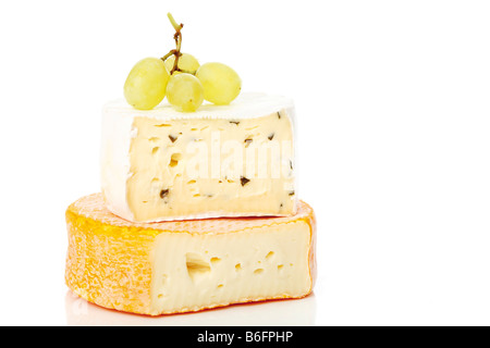 Le camembert et le raisin Banque D'Images