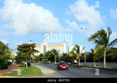 Boulevard Kukulcan près de RUI Cancun Resort à Cancun au Mexique Banque D'Images